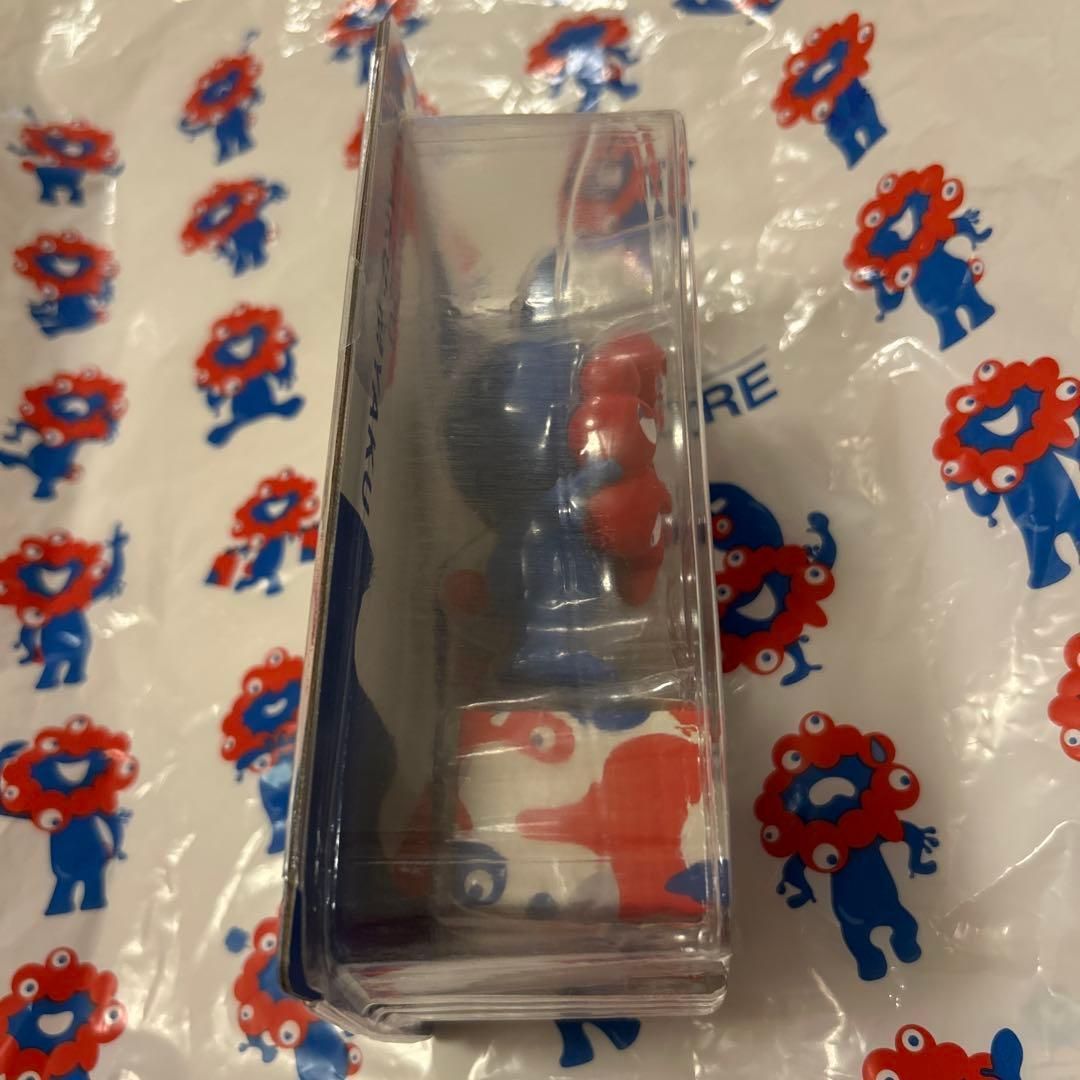 万博限定　LABUBU MYAKU-MYAKU ミャクミャク　ラブブ ミャクミャク×ラブブ」フィギュアが販売に「入場できない