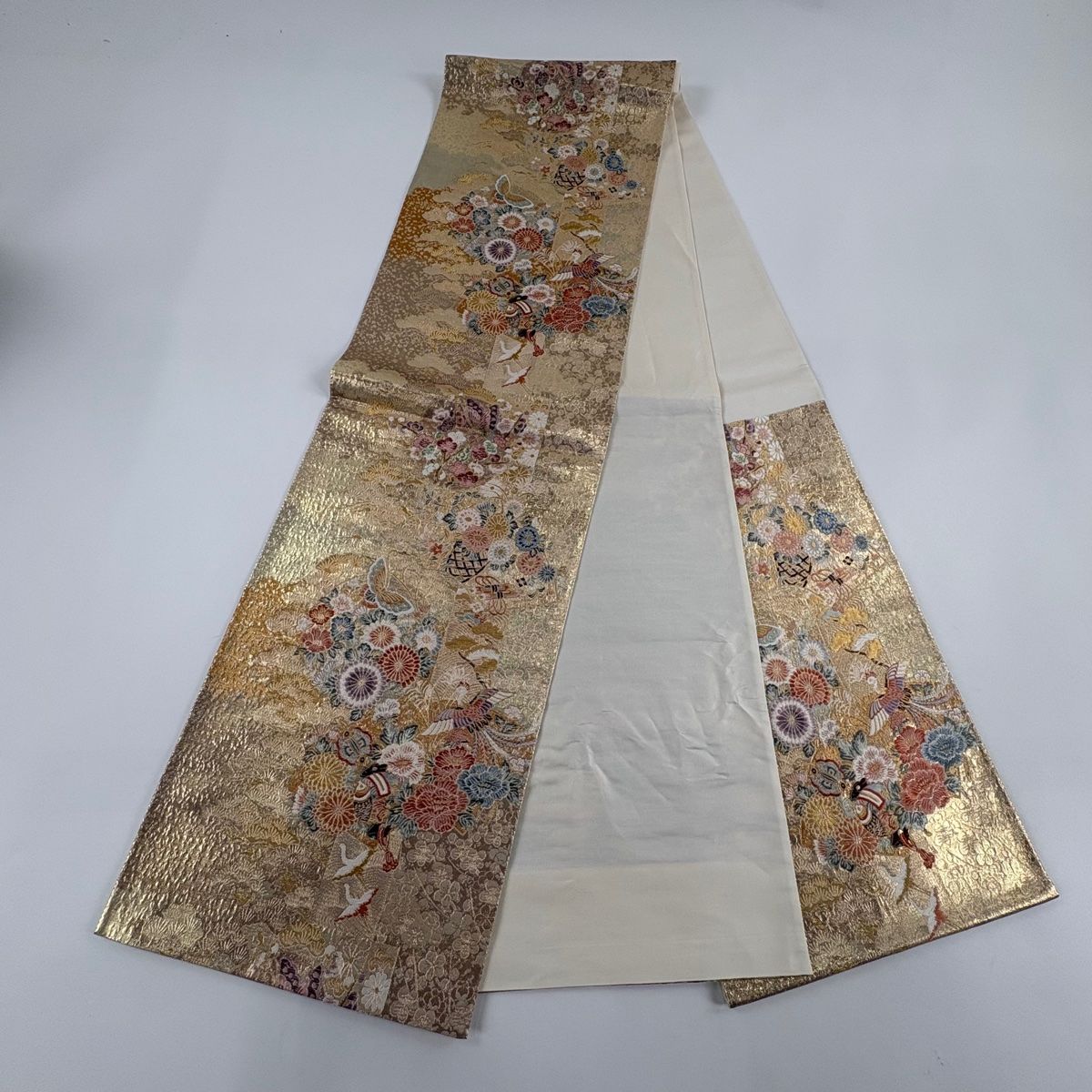 美品 ゴールド袋帯 宝尽くし 菱形文様 亀甲文様 お祝 正絹 作り帯 美品 ゴールド袋帯 宝尽くし 菱形文様 亀甲文様 お祝 正絹 作り