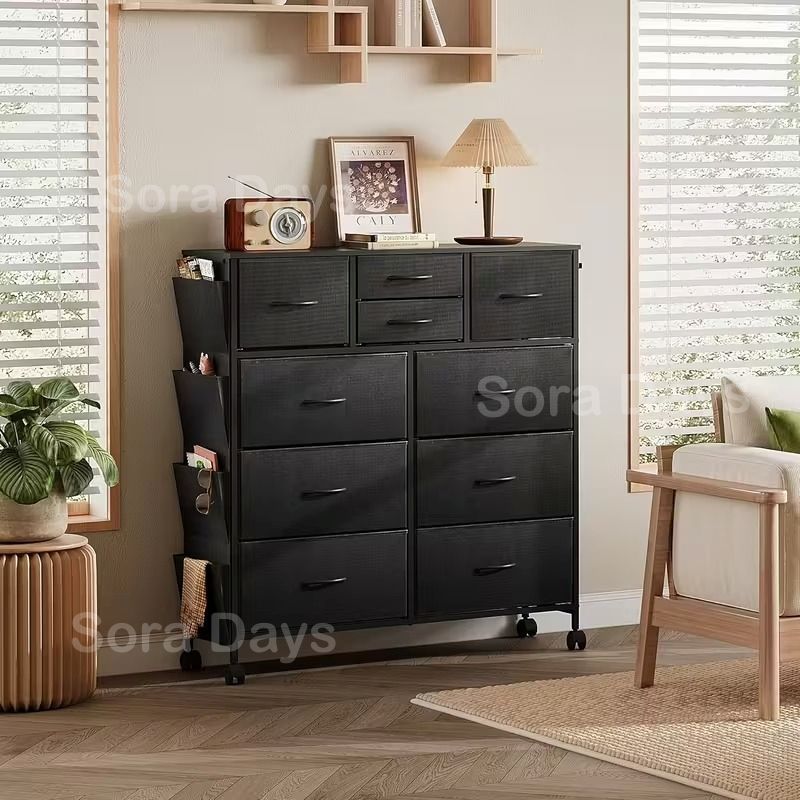 チェスト キャビネット モノトーン ワイドチェスト キャスター付き シンプル おしゃれ インテリア 北欧 衣類収納 大容量 省スペース 引き出し 4段10杯 サイドポケット付き ホワイト ブラック 100.6×29.8×102.3cm NEXPOTALLINN_EU