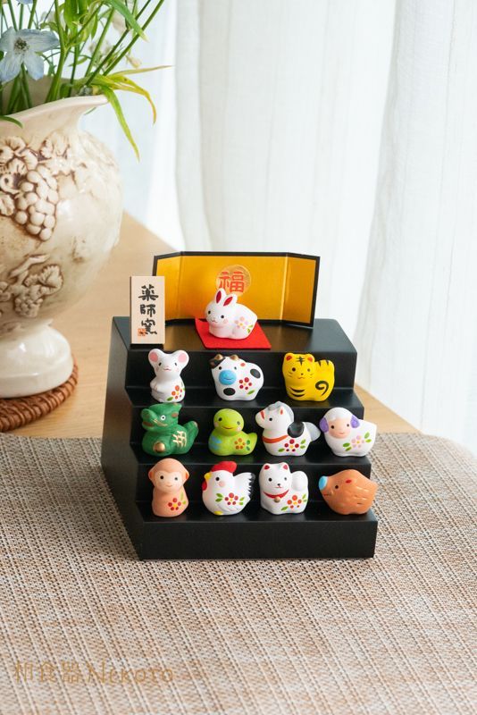 薬師窯 錦彩招福十二支段飾り 新年干支 可愛い 商売繁盛 縁起物 雑貨