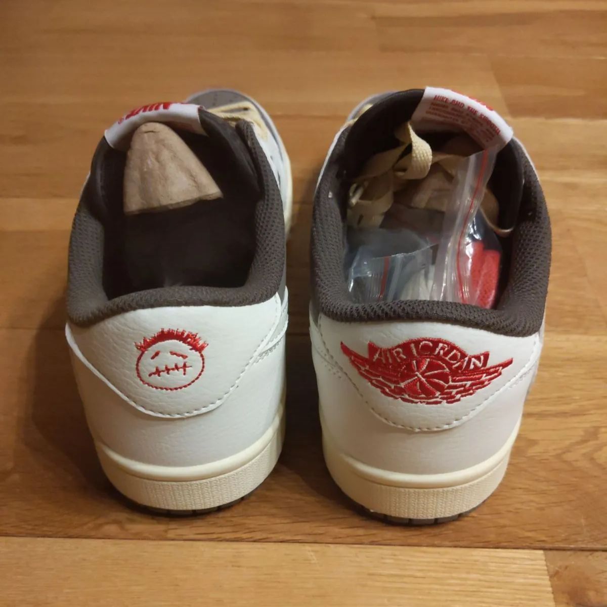 Travis Scott × Nike Air Jordan 1 Low OG SP Travis Scott × Nike Air Jordan 1 Low OG SP