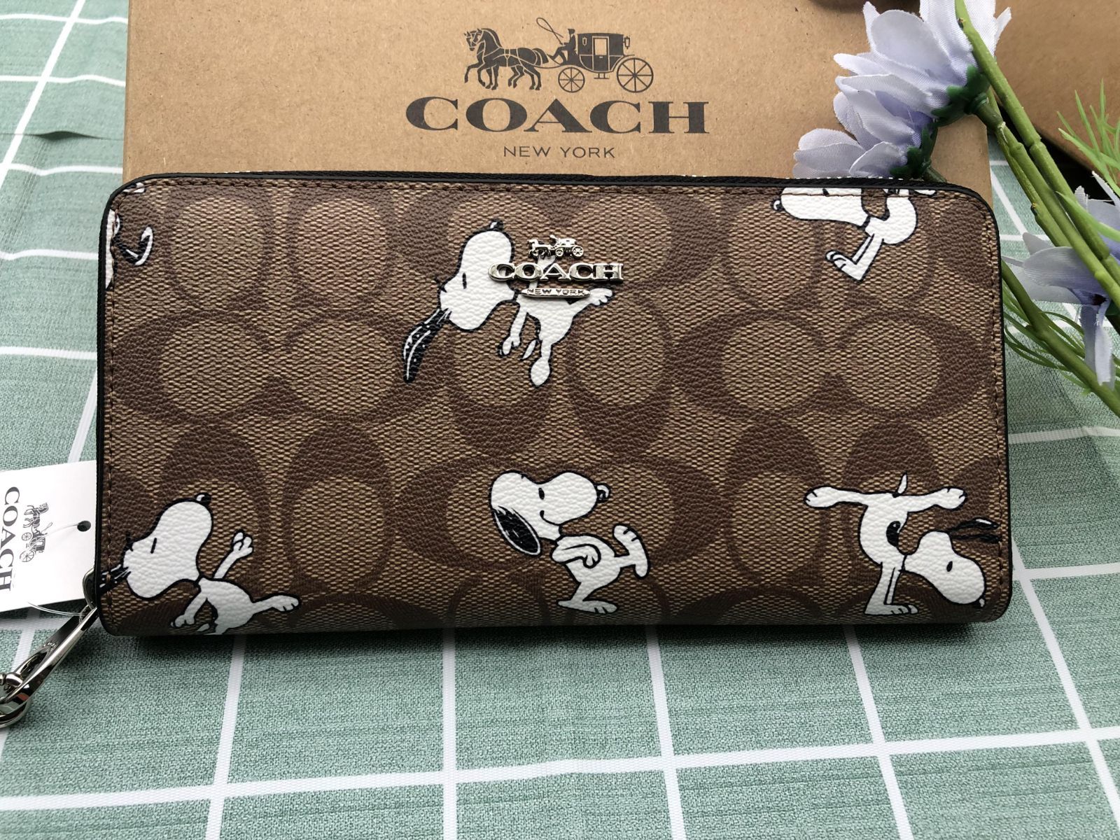 COACH コーチ財布 長財布 スヌーピー SNOOPY 贈り物 ギフト ブランド クーポン配布  プレゼント 小銭入れあり 新品 未使用 ラウンドファスナー レザー  ウォレット CC295