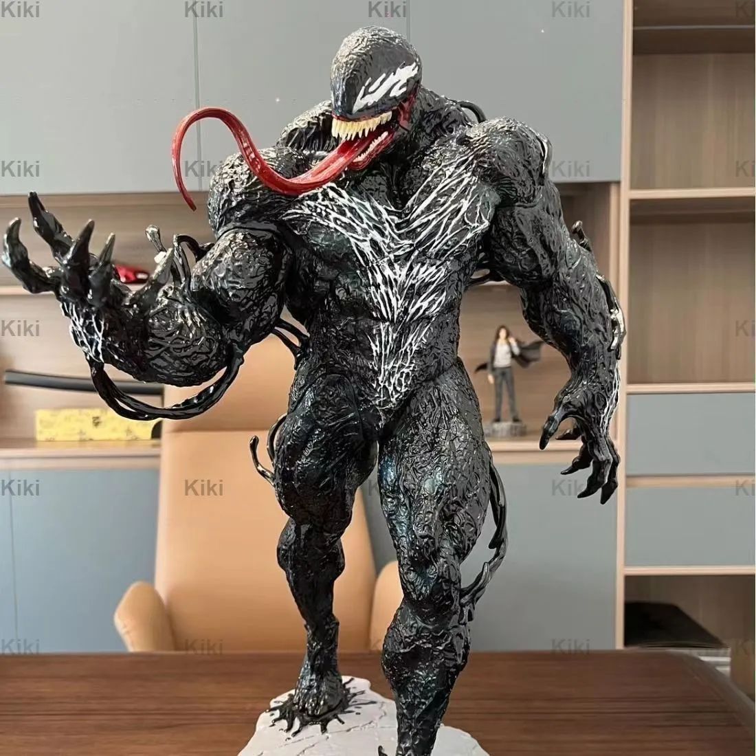 新品未使用マーベル ヴェノム フィギュアモデル 高さ約30cm