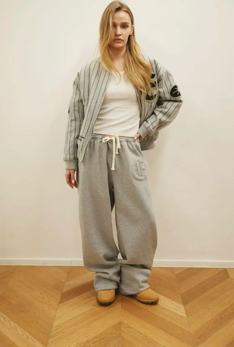 ertr U ユーチューバー ニードル アプリコ ジョガーパンツ