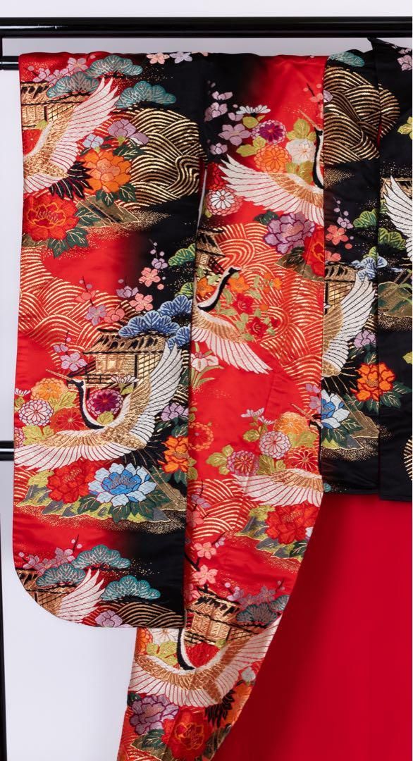 50%OFF! 125,000円→62,500円】花嫁色打掛け 朱、黒色/金刺繍 鶴/寺 