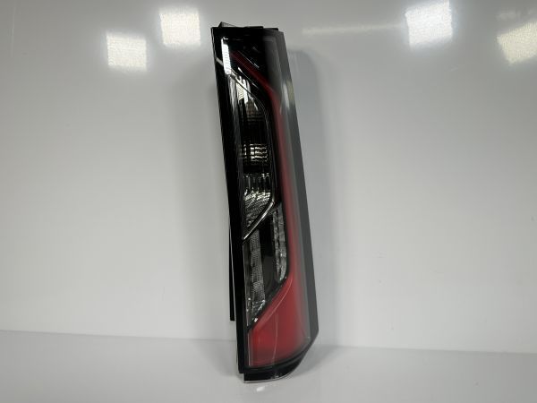 ステップワゴン スパーダ RP3/4 右テールランプ/STANLEY W1890