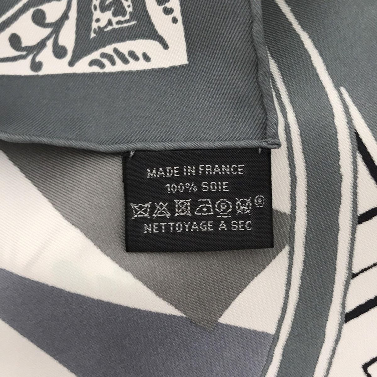 HERMÈS エルメス スカーフ　カレ90 Jeu de Soie HERMES(エルメス) スカーフ美品 カレ90 ダークネイビー×グレー