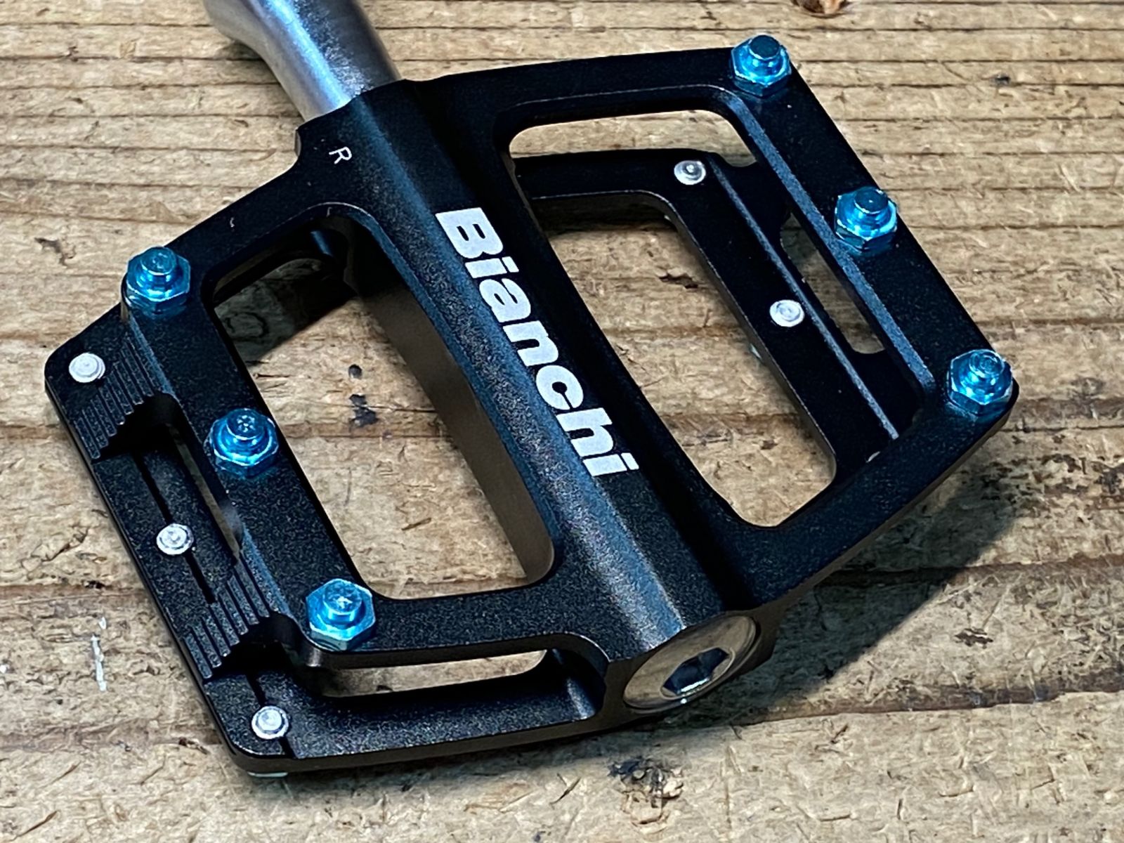 JJ221 ビアンキ Bianchi CNC フラットペダル 黒 BRIGHTFACE_UK