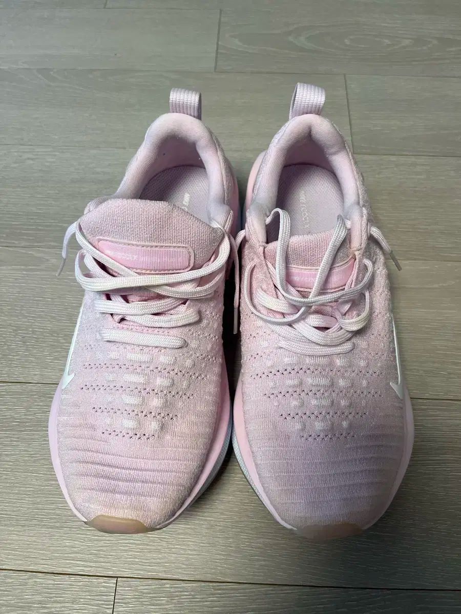 【本日のどっきりセール】 ナイキ インフィニティ ラン 4 ピンク 260mm 全国送料無料！