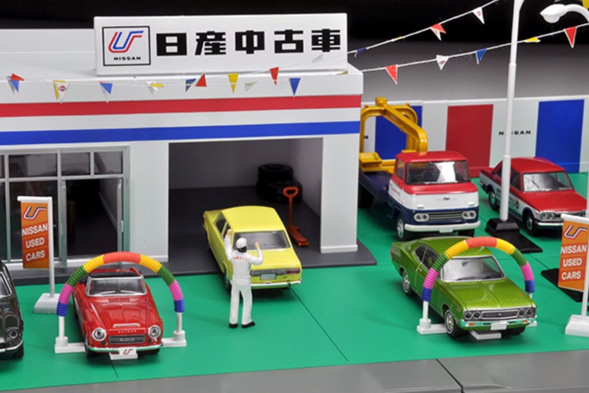 トミカラマ　ヴィンテージ中古車店 Amazon | トミカラマ ヴィンテージ 04a 中古車店 完成品