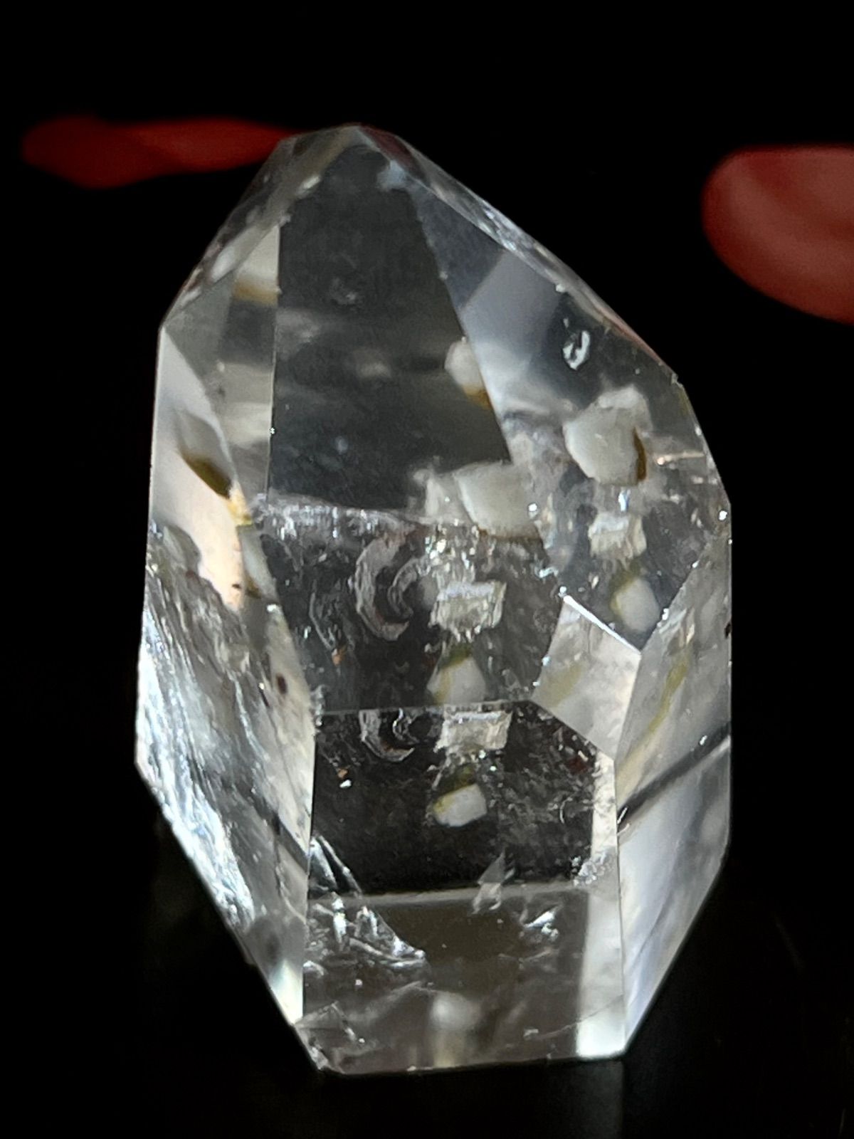 キャルコパライト（黄銅鉱）入り クリスタル レインボー 水晶