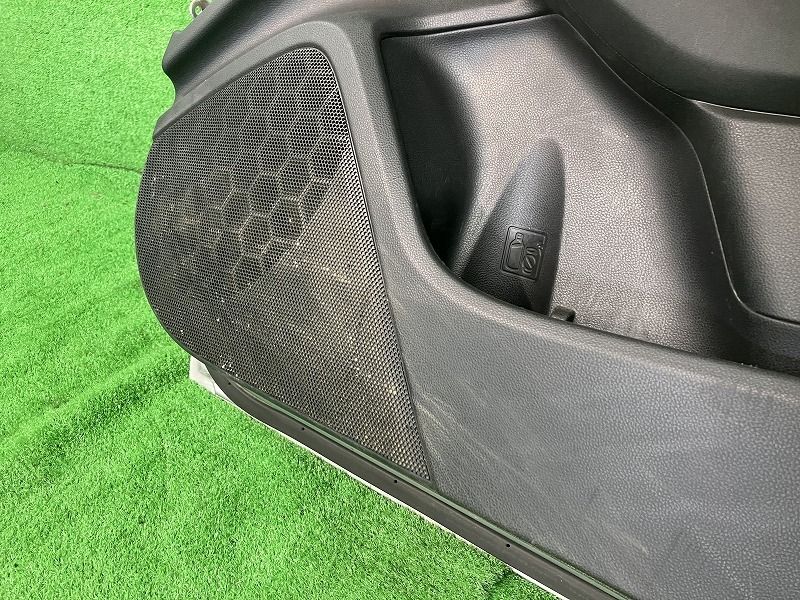 インプレッサ GK3 右フロントドア G4 1.6I-L アイサイト 4WD 