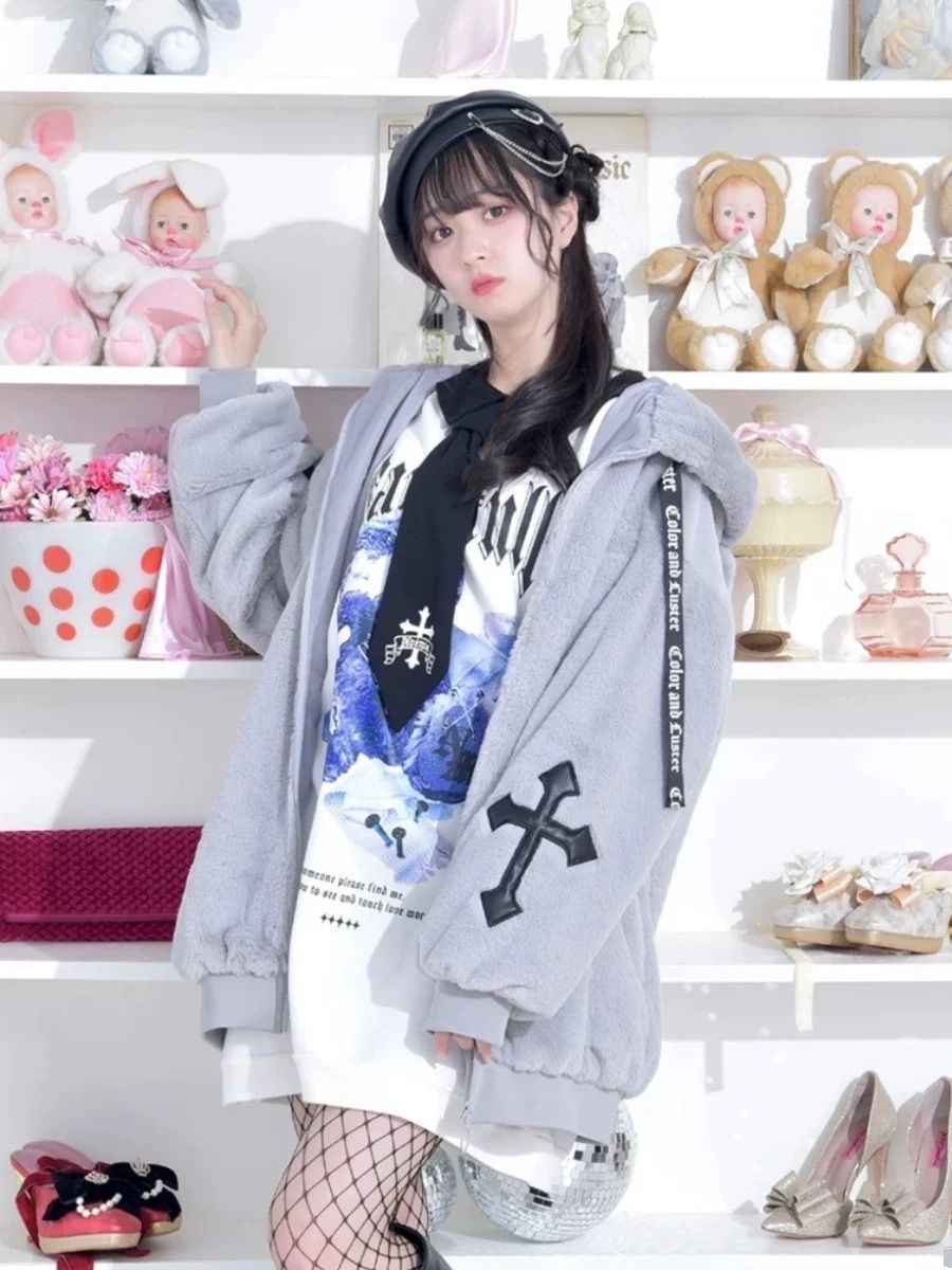グレー