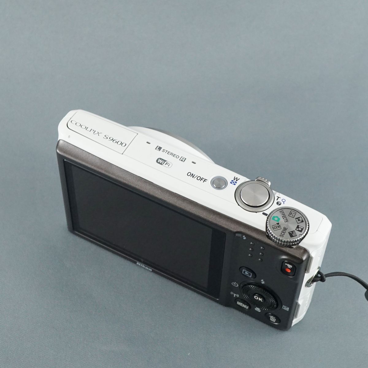 【動作品・転送特典無料あり】Nikoncoolpix s9600 White Amazon | Nikon(ニコン) COOLPIX S9600 WH (1605万画素／22倍