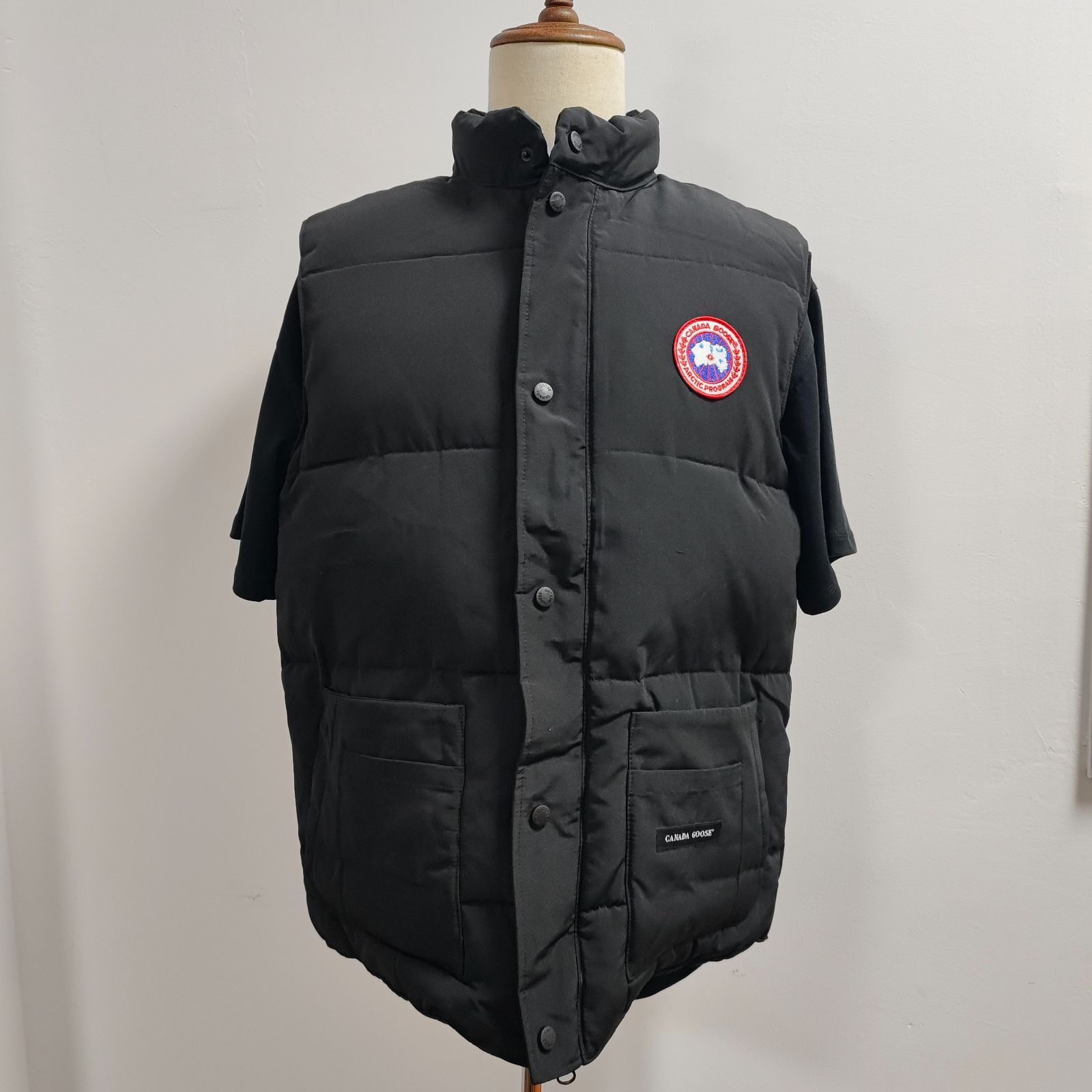 美爆品CANADA GOOSE カナダグース ダウンベスト - メルカリ