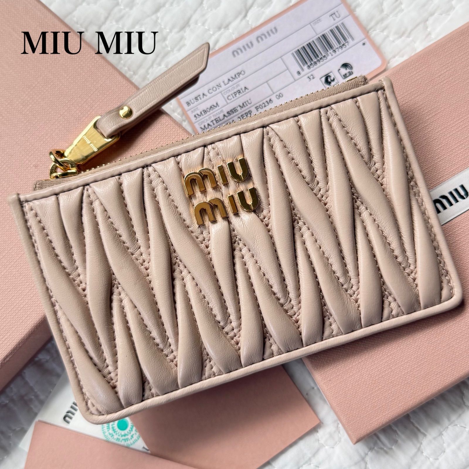 美品 MIU MIU ミュウミュウ フラグメントケース マテラッセ
