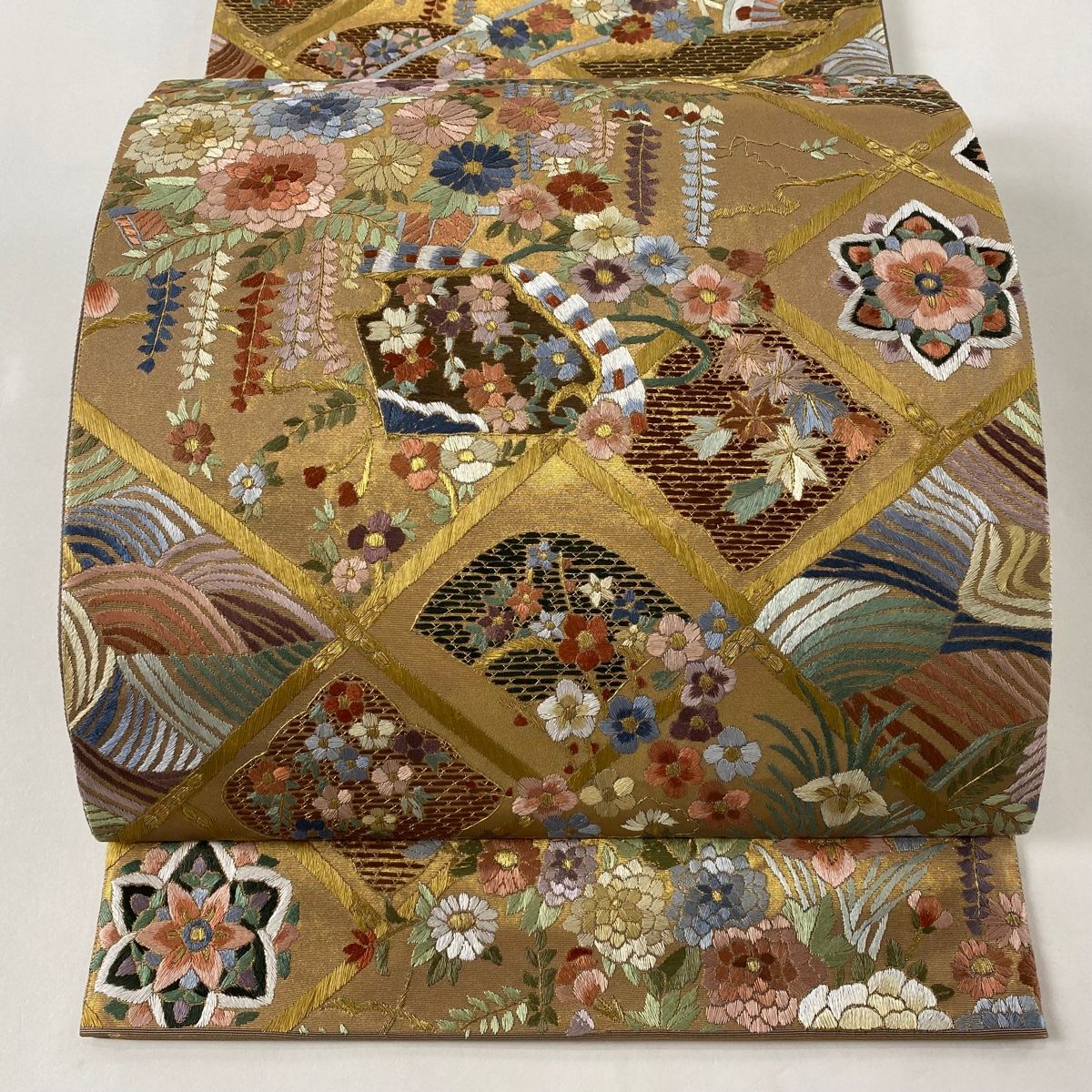 袋帯 美品 逸品 花車 華文 刺繍 金糸 金色 六通 正絹 【中古 ... 袋帯 美品 逸品 六通 正絹