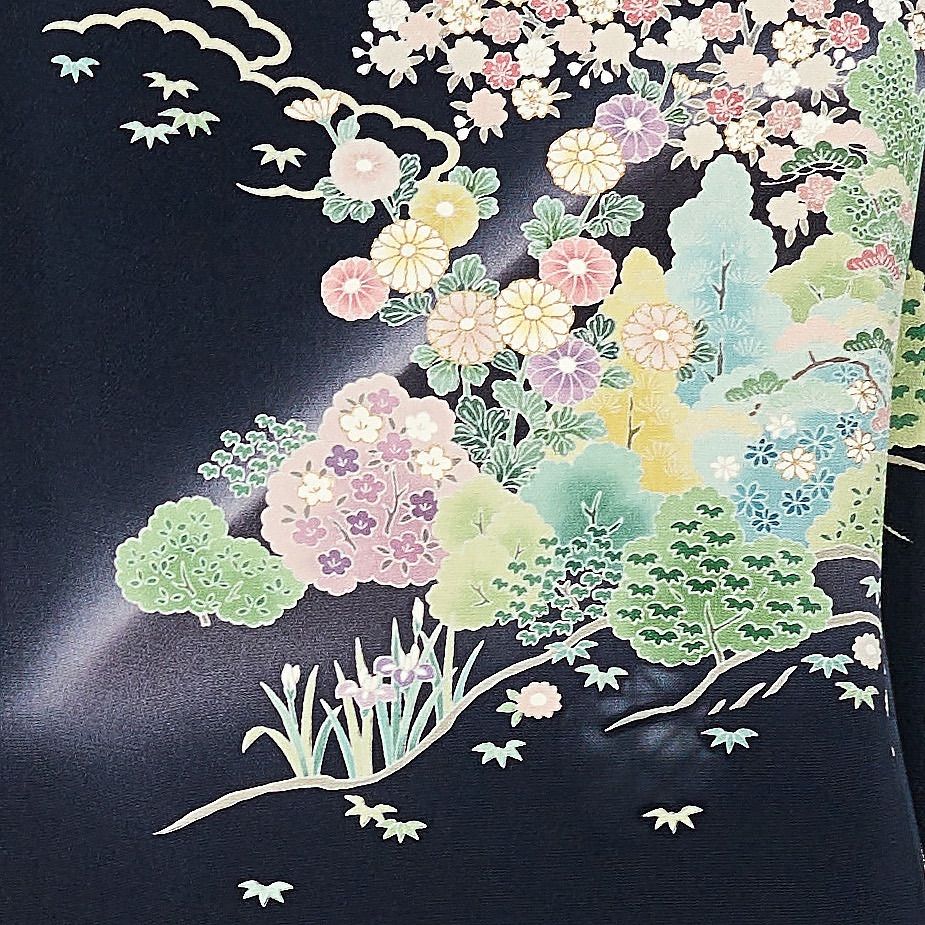 正絹黒留袖　駒刺繍　花尽くし　金彩　⑦( 訪問着、紬、袋帯なども出品) 新品正絹黒留袖 駒刺繍 金彩 ⑤( 訪問着、紬、袋帯なども出品) 正絹