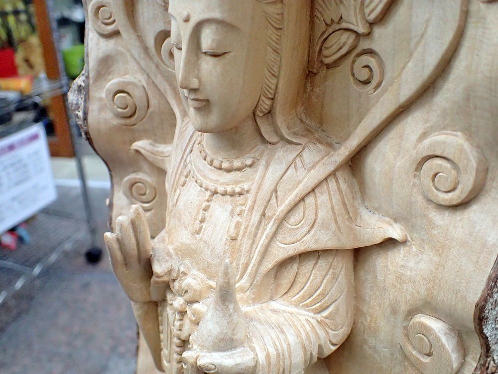 仏像】観世音菩薩＿木彫り(2,382g) - メルカリ