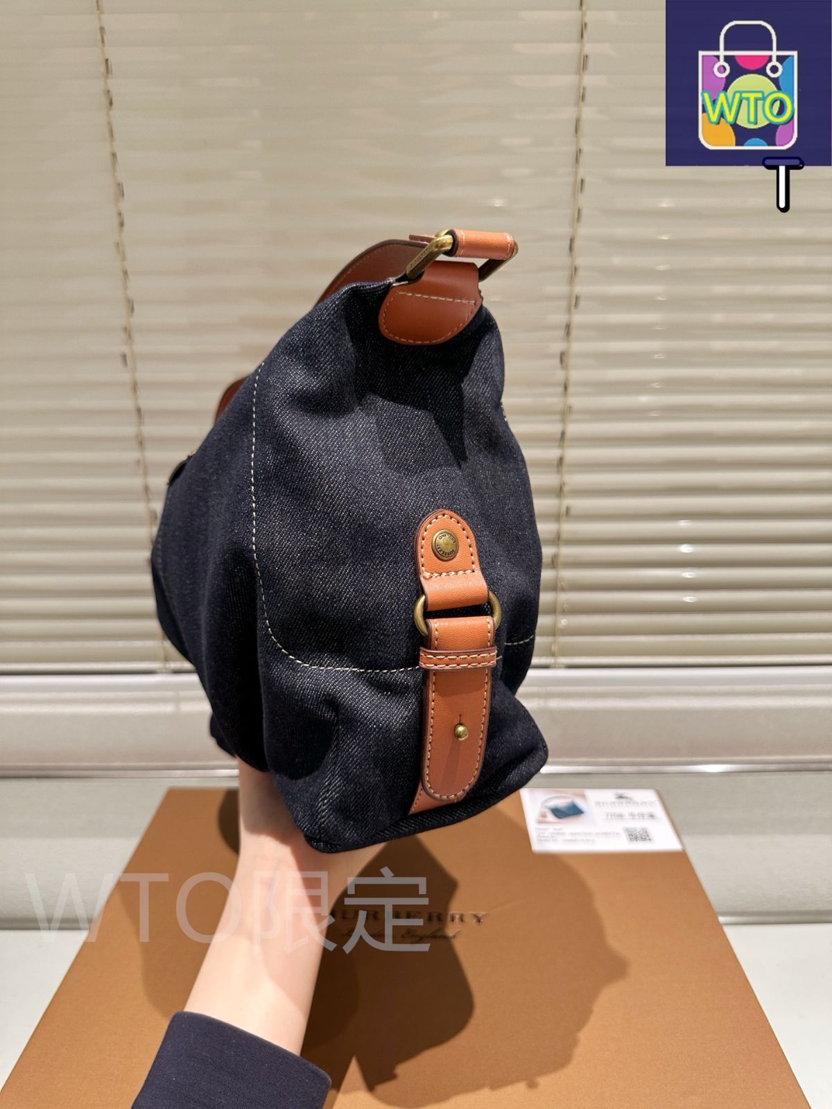 ★関税込み・送料無料★ バーバリー TB ロゴ エンボス スライド スポットライトショートE26電球なし 2個入り黒｜YAZAWA CORPORATION