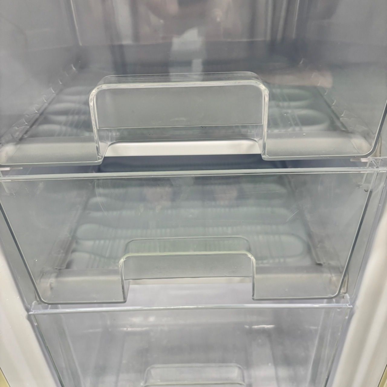 662 送料設置無料 最新 2024年製 レトロデザイン 冷蔵庫 130L