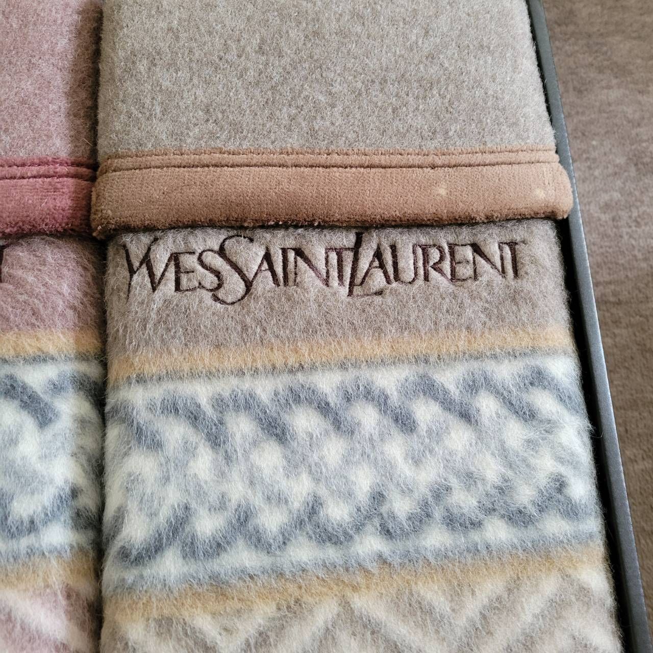 ☆イヴ・サンローラン カシミヤ入ウール毛布 2枚セット 新品イヴサン