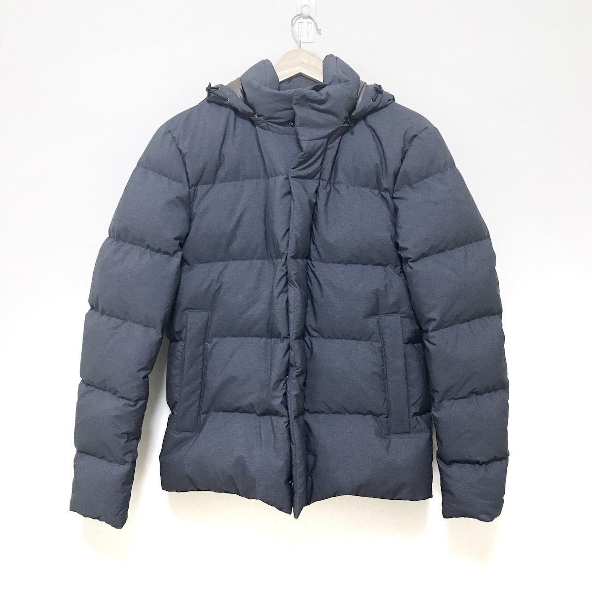 【美品】HERNOフード付きネイビーダウンブルゾン48サイズ 美品】HERNOフード付きネイビーダウンブルゾン48サイズ