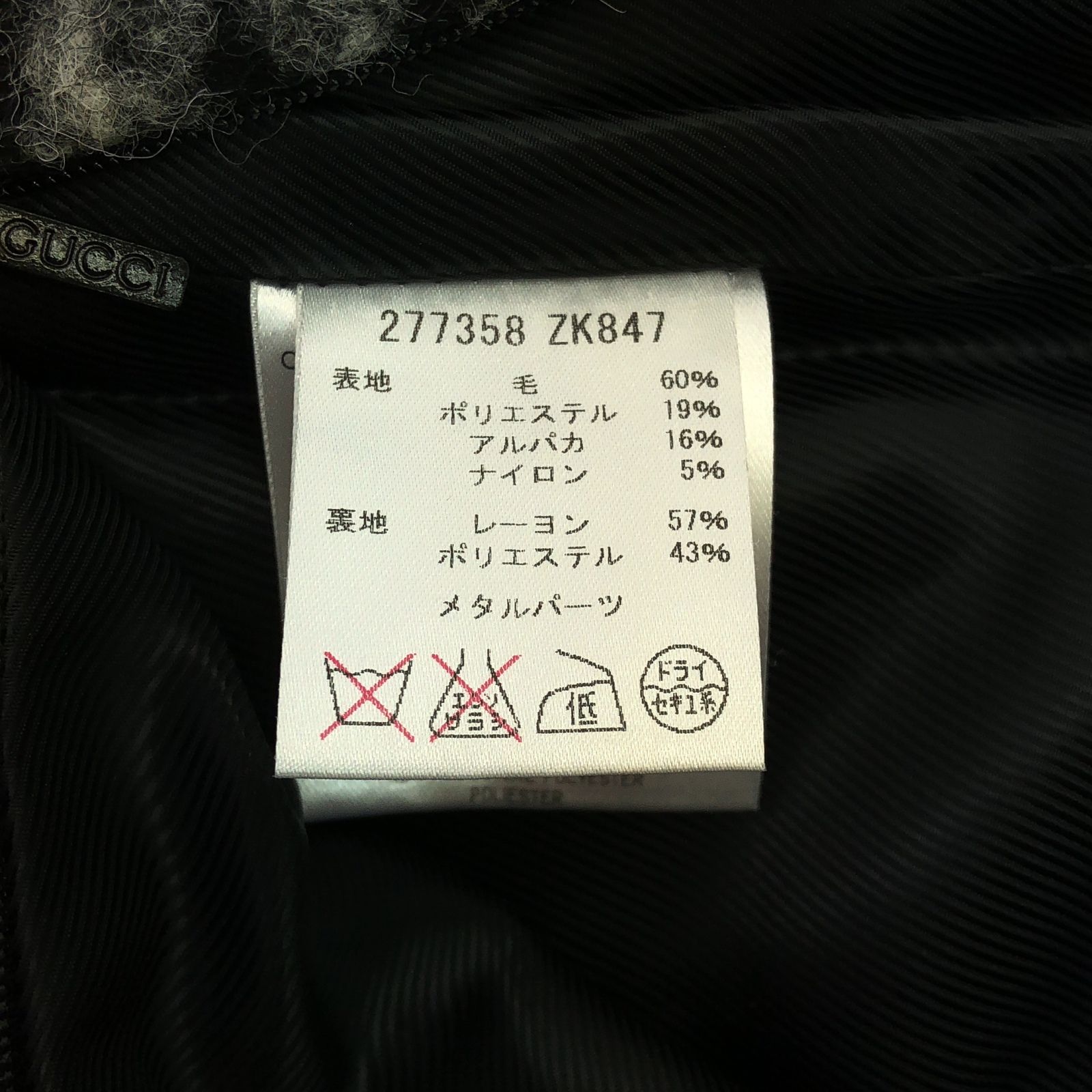 グレー