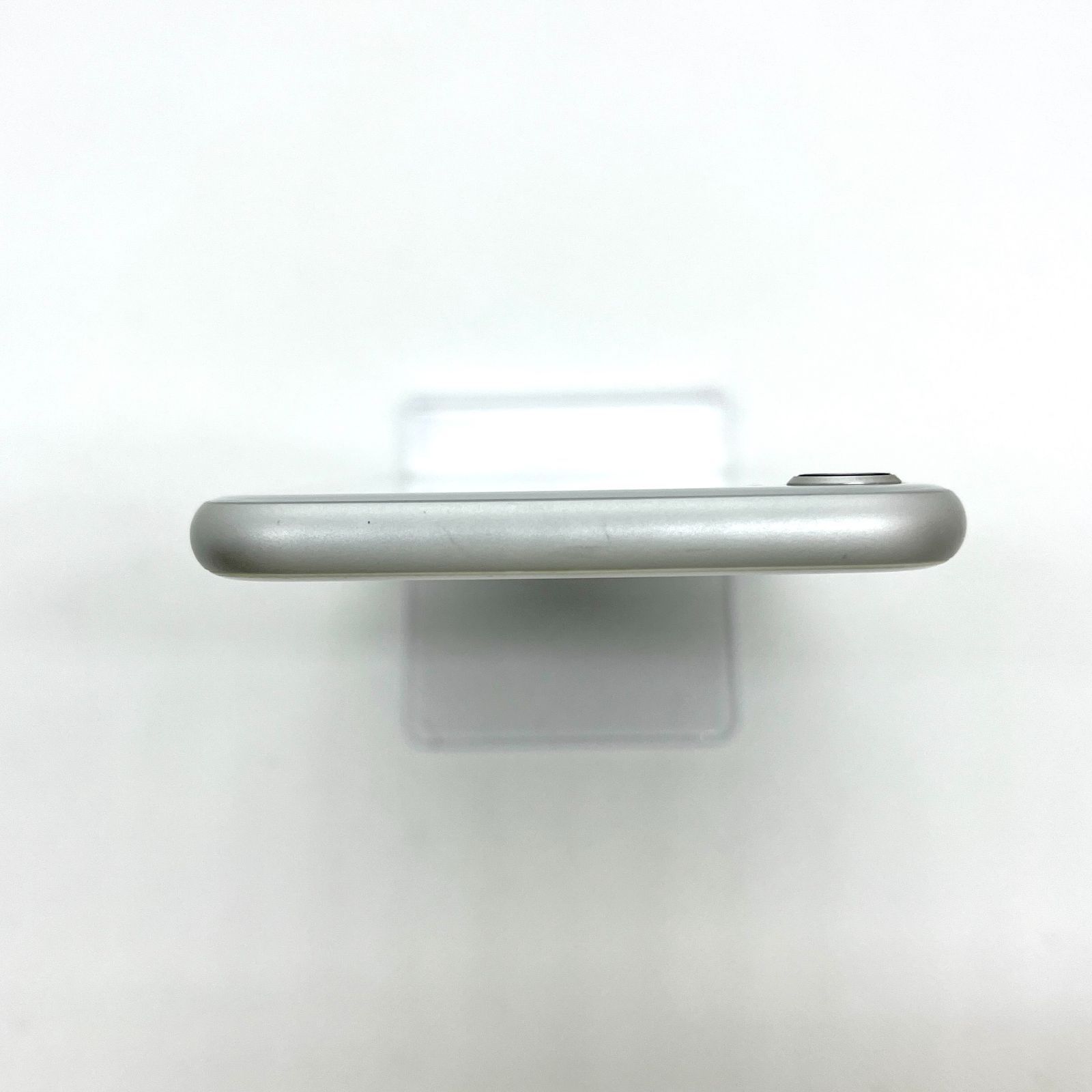 美品】【バッテリー新品】iPhone 8 64GB シルバー 1447 SIM