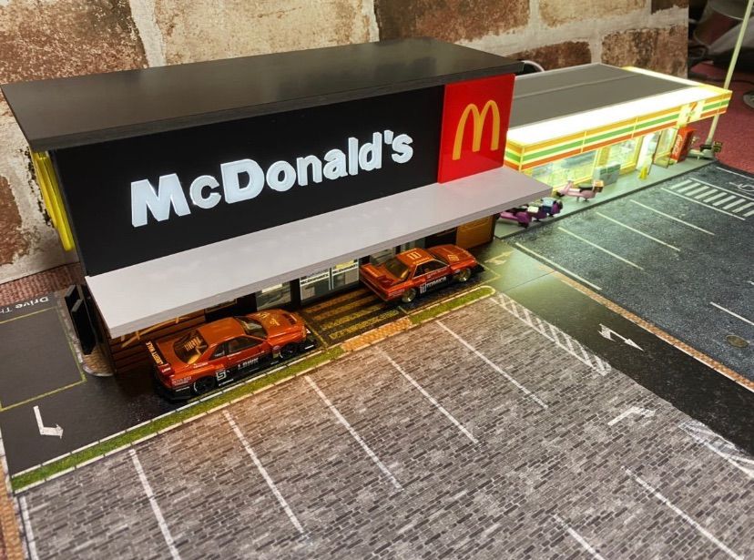 新品未使用 1/64 スケール ジオラマ ガレージ マクドナルド