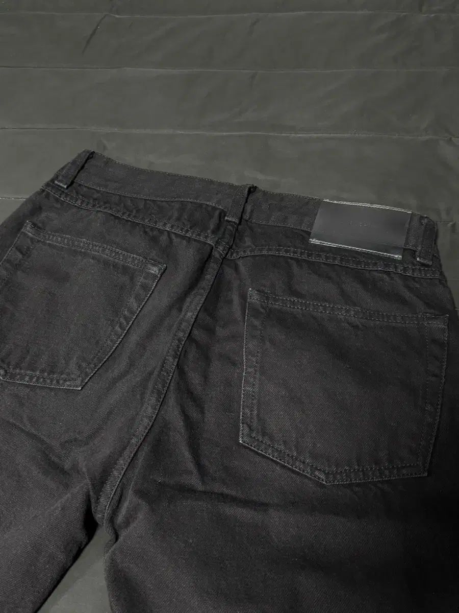 コーチボタンダウンクロップドデニムジャケット黒プラダラルフディーゼルバーバリー コーチボタンダウンクロップドデニムジャケットプラダラルフバーバリー