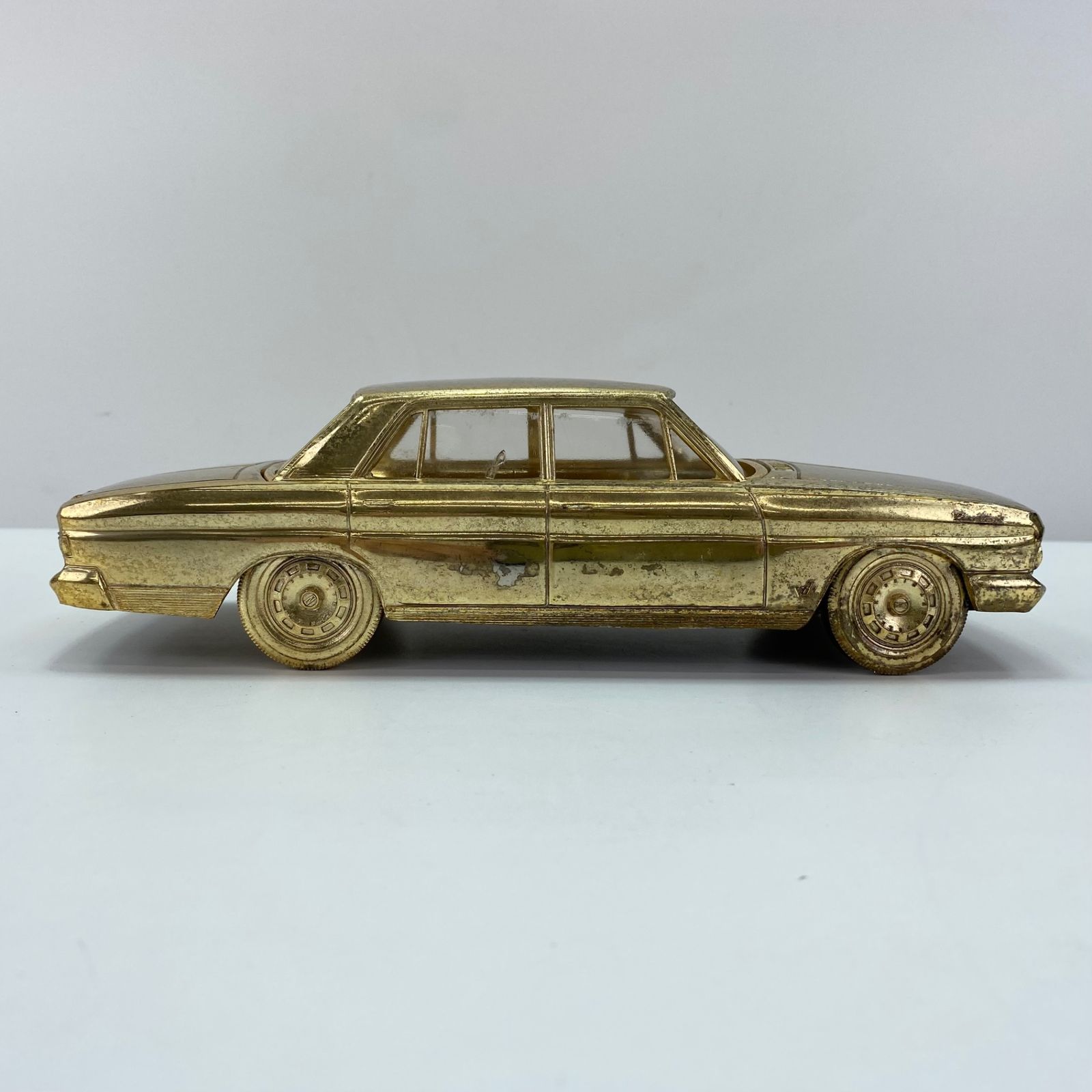 NISSAN 特注 オルゴール付きシガレットケース PRESIDENTプレジデント 初代150型 V8エンブレム アンティーク灰皿 MARWIL-DEMENAGEMENTS_CH