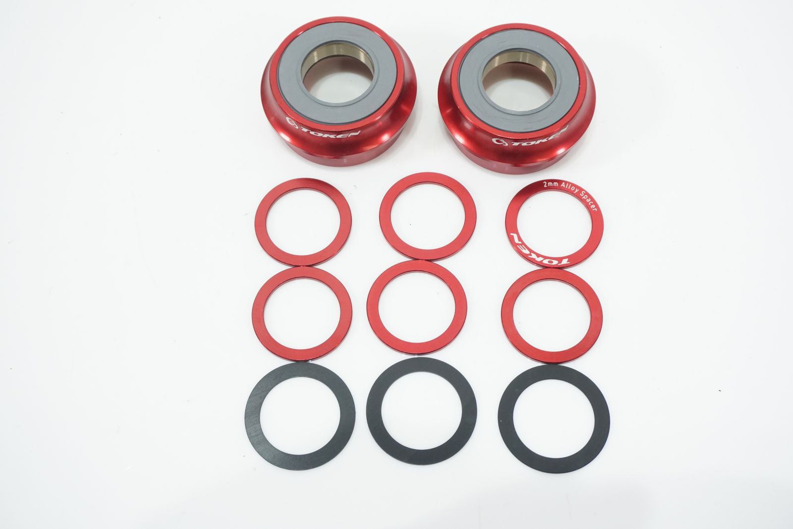 TOKEN 「トーケン」 BB30ARTBT RED ボトムブラケット / バイチャリ