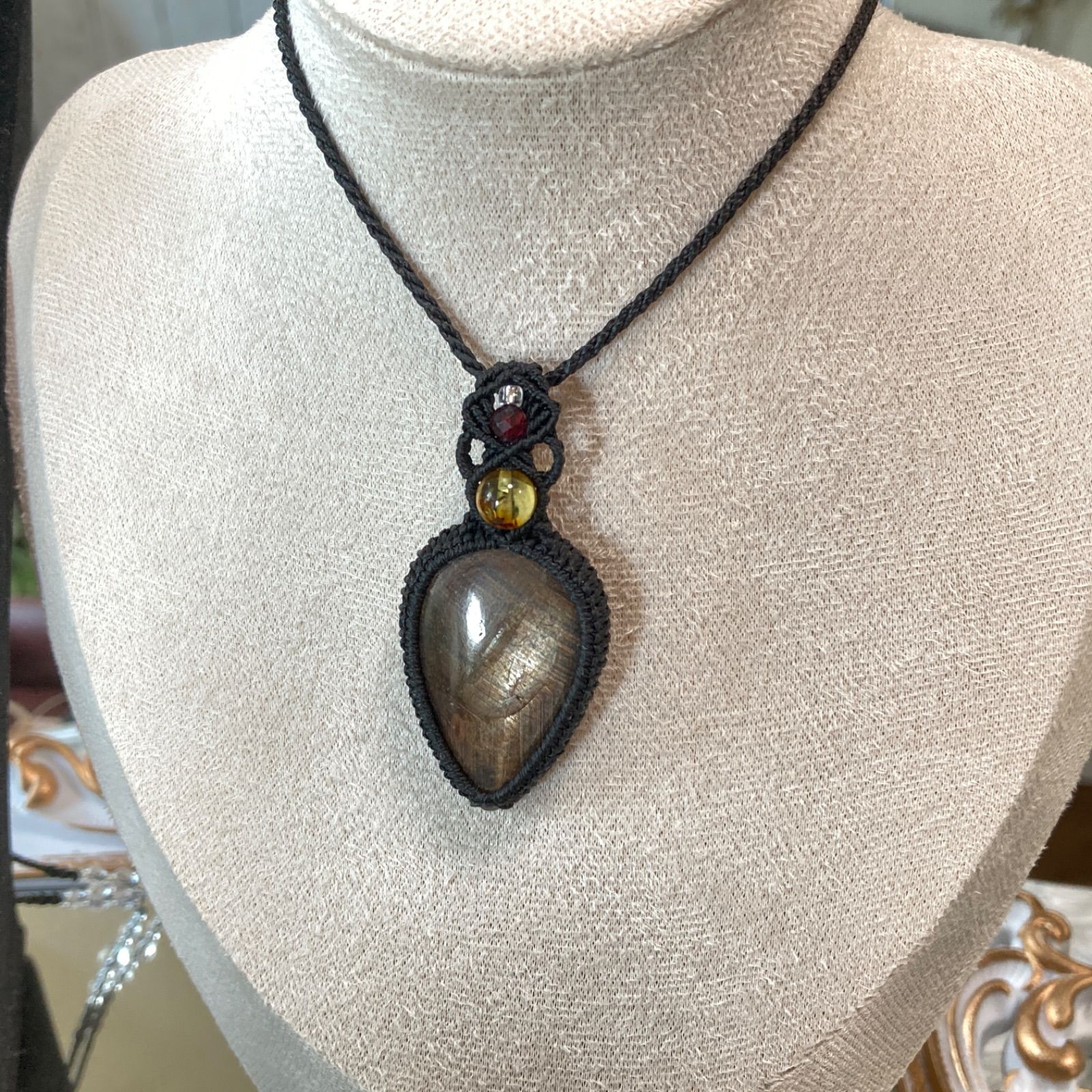 マクラメ編みネックレス