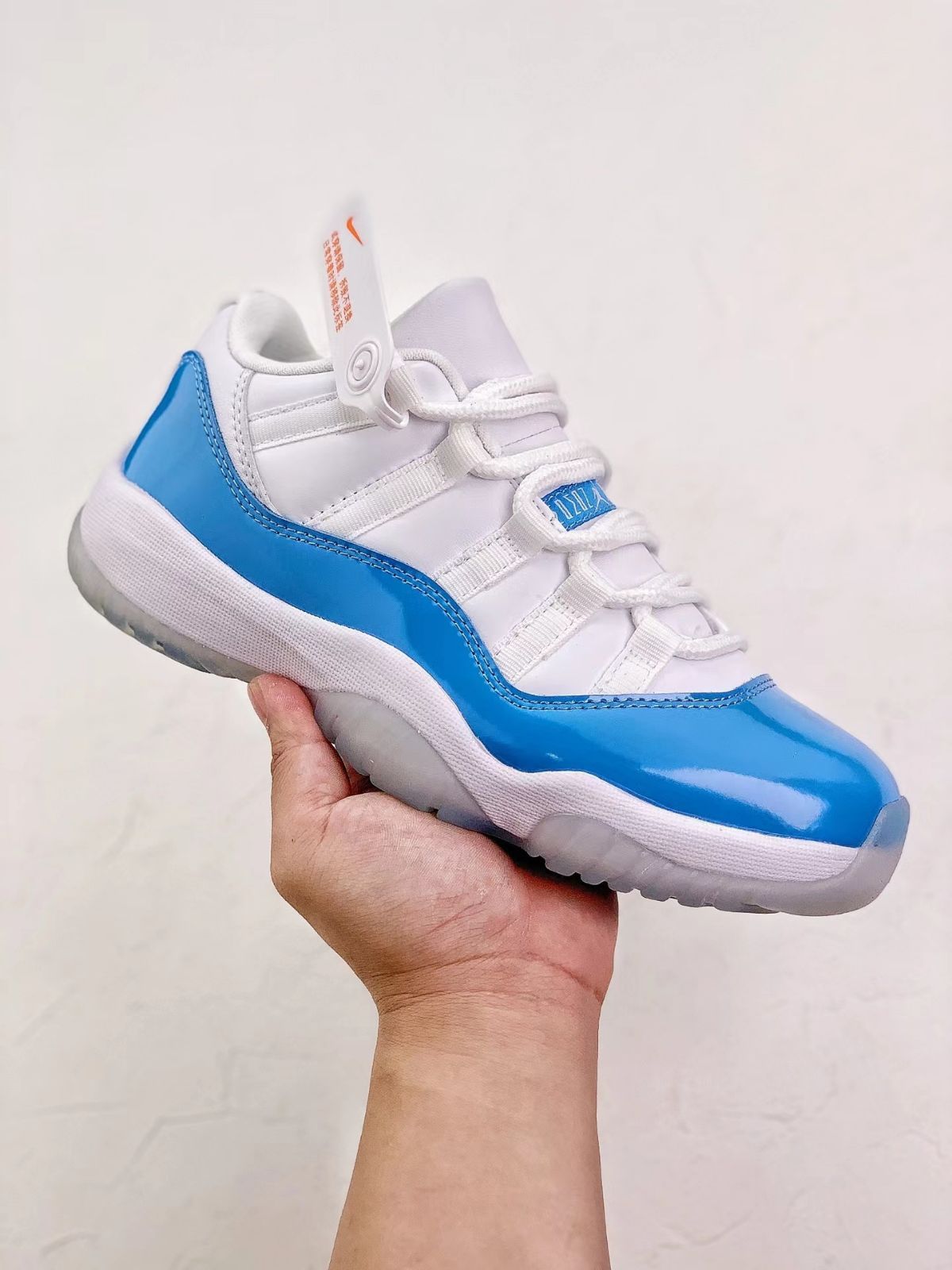 NIKE AIR JORDAN 11 RETRO LOW UNIVERSITY BLUE (2017) ナイキ エアジョーダン11 レトロ ロー  ユニバーシティ ブルー 528895-106 - メルカリ