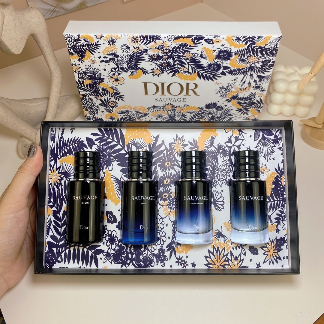 ディオールの香水サンプルセット 4 ピース EDT 30ml 4本 DIOR】 DIOR