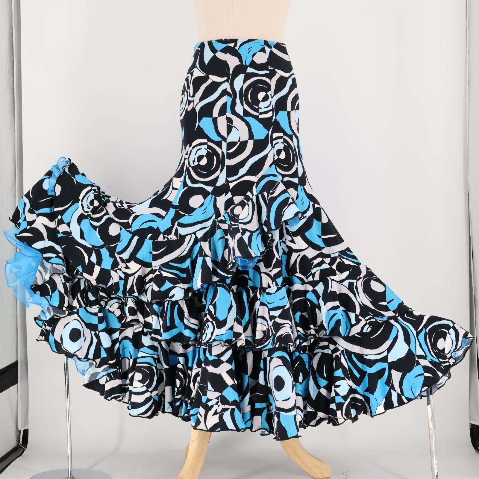 ソニアジョーンズ黒フラメンコファルダ Sonia Johnes | フラメンコ衣装のソニア・ジョーンズ 公式