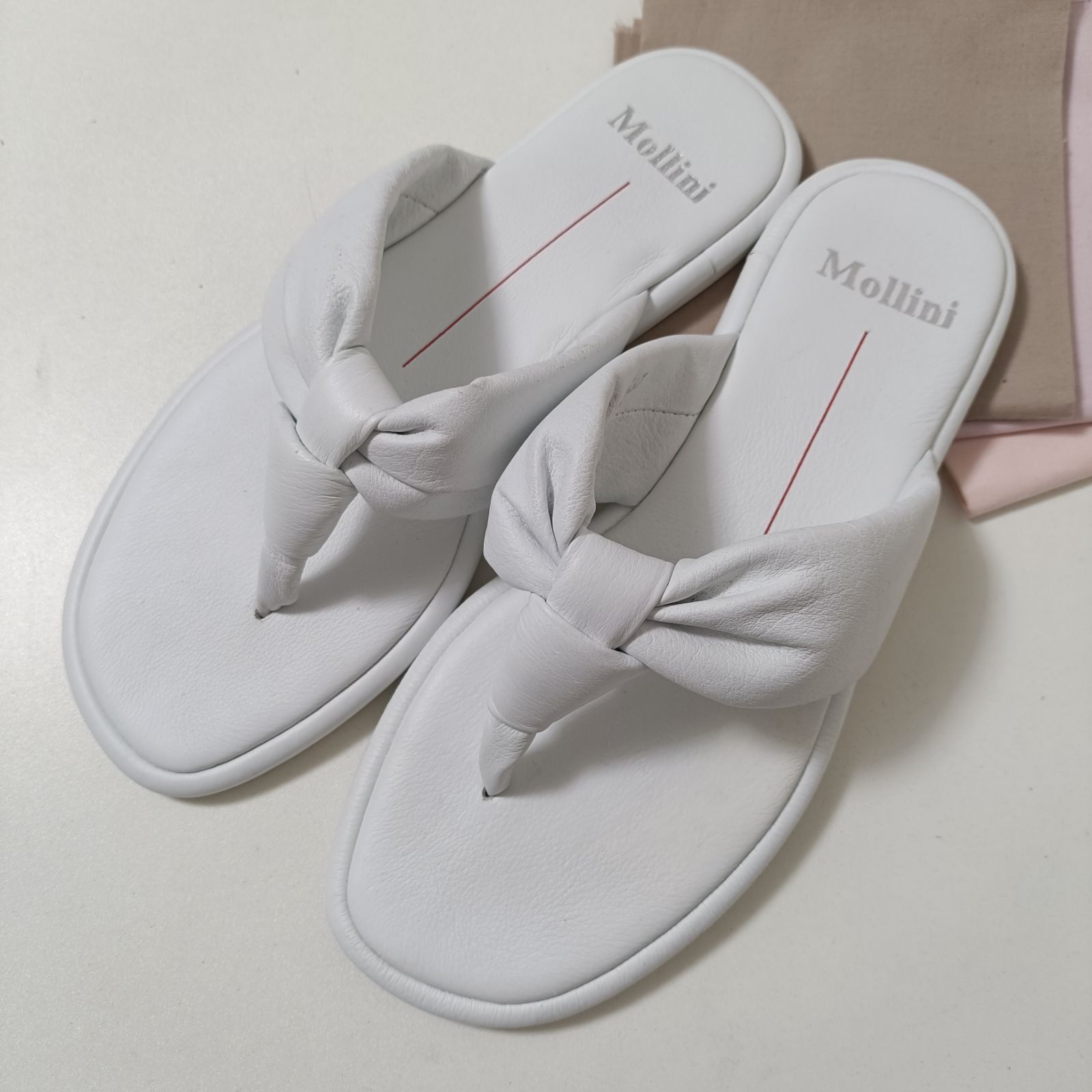 【MOLLINI /モリーニ】37 ほぼ未使用 Mollini モリーニ フラット レザー トングサンダル ホワイト 37