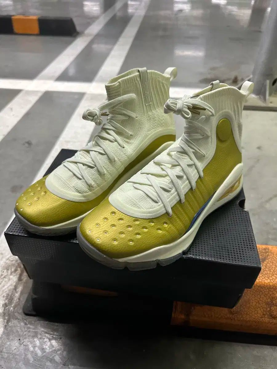 アンダーアーマー curry4 28.0㎝　おまけ付 アンダーアーマー公式】 カリー4 レトロ（バスケットボール/MEN）