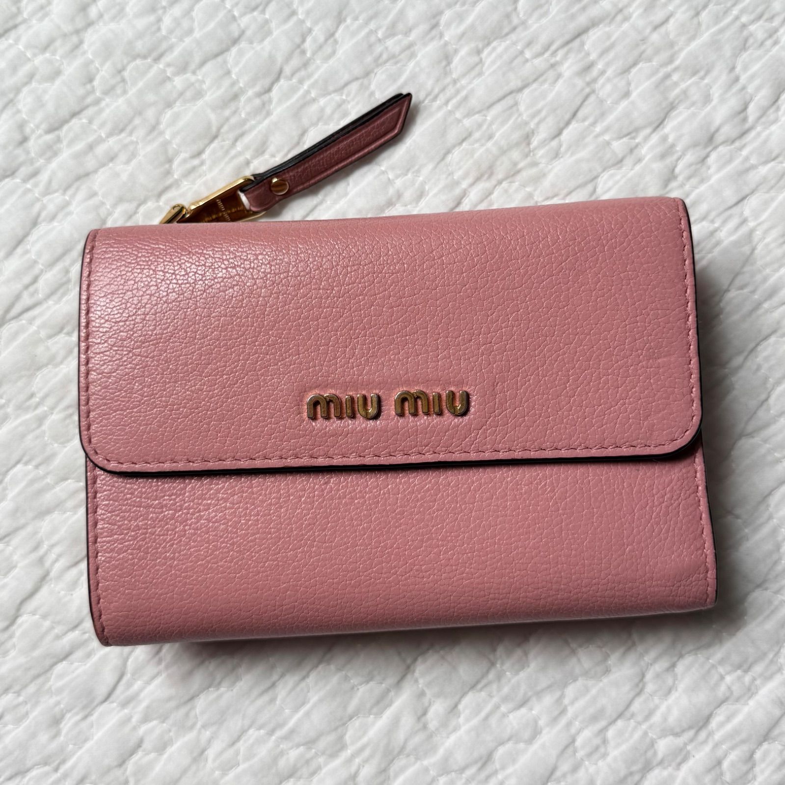 美品 MIU MIU ミュウミュウ 三つ折り財布 マドラスレザー L字