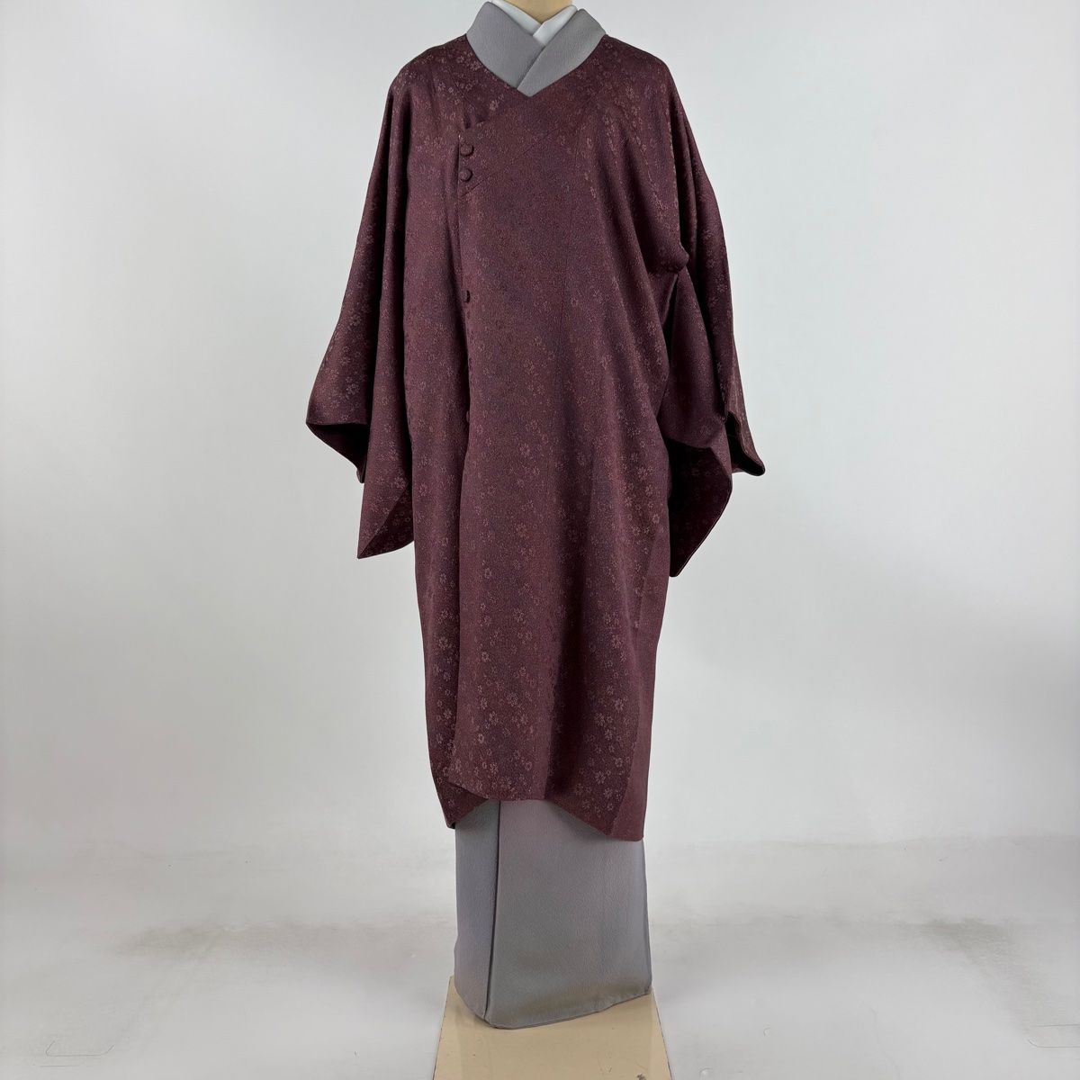 道行 身丈110.5cm 裄丈67cm M やまと 和装コート 千代田衿 花 斜縞 ぼかし 赤紫 正絹