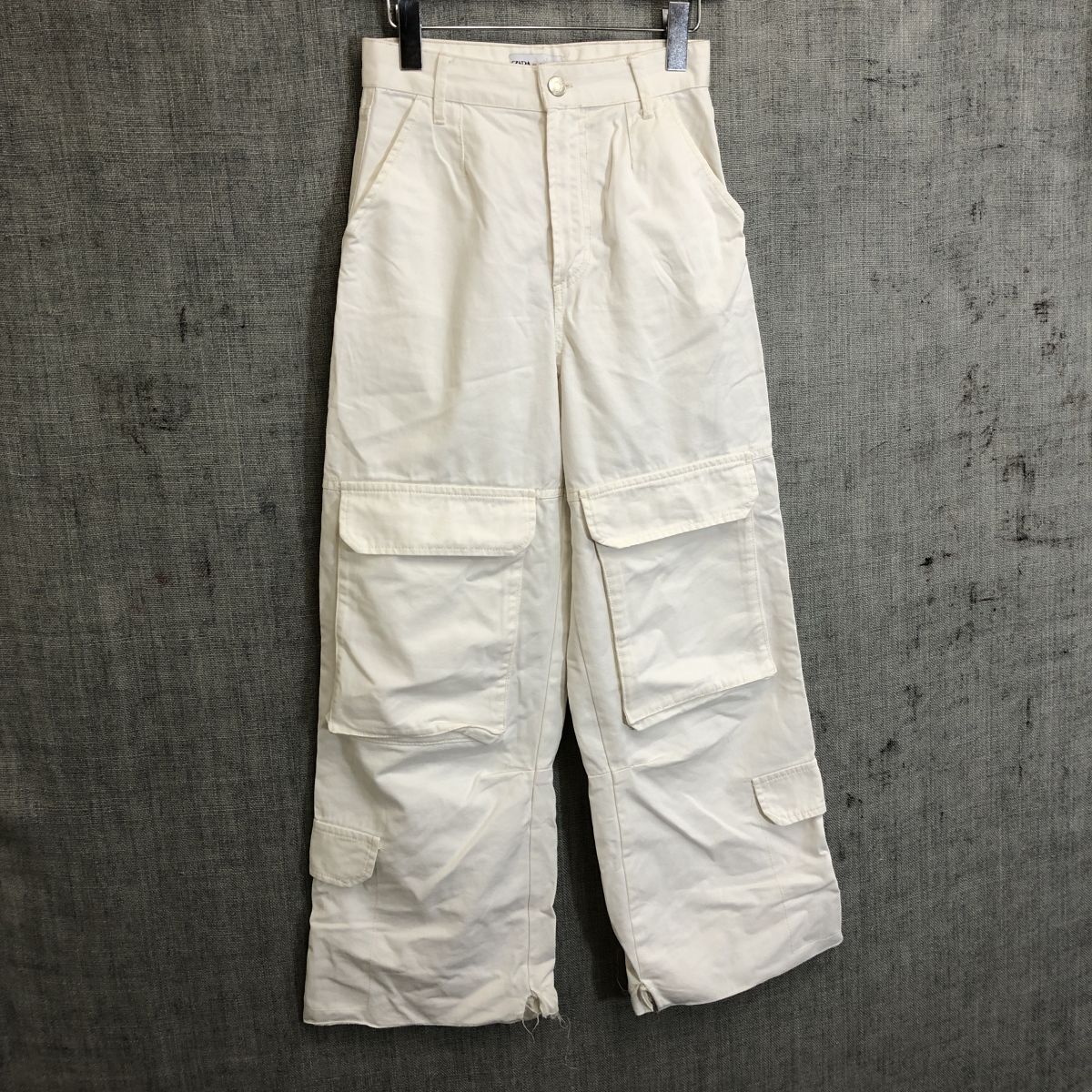 ZARA ペインターパンツ ホワイト ワイドストレート ペイント ペンキ 一点物 ZARA ペインターパンツ ホワイト ワイドストレート ペイント