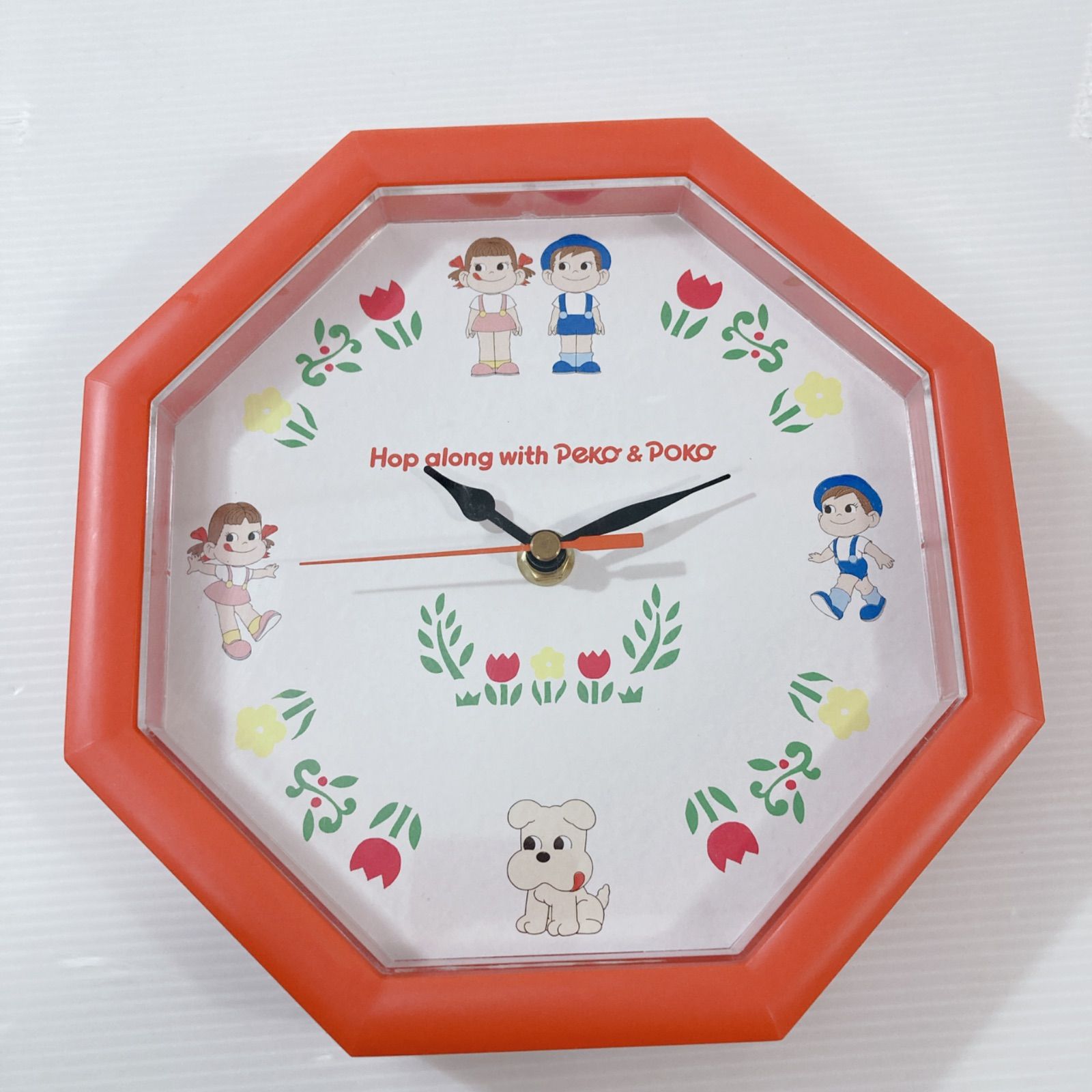 タイムセール中　不二家　新品　ペコちゃんレトロ置き時計 不二家 ペコちゃん 目覚まし時計 赤 レトロ アラームクロック｜Yahoo