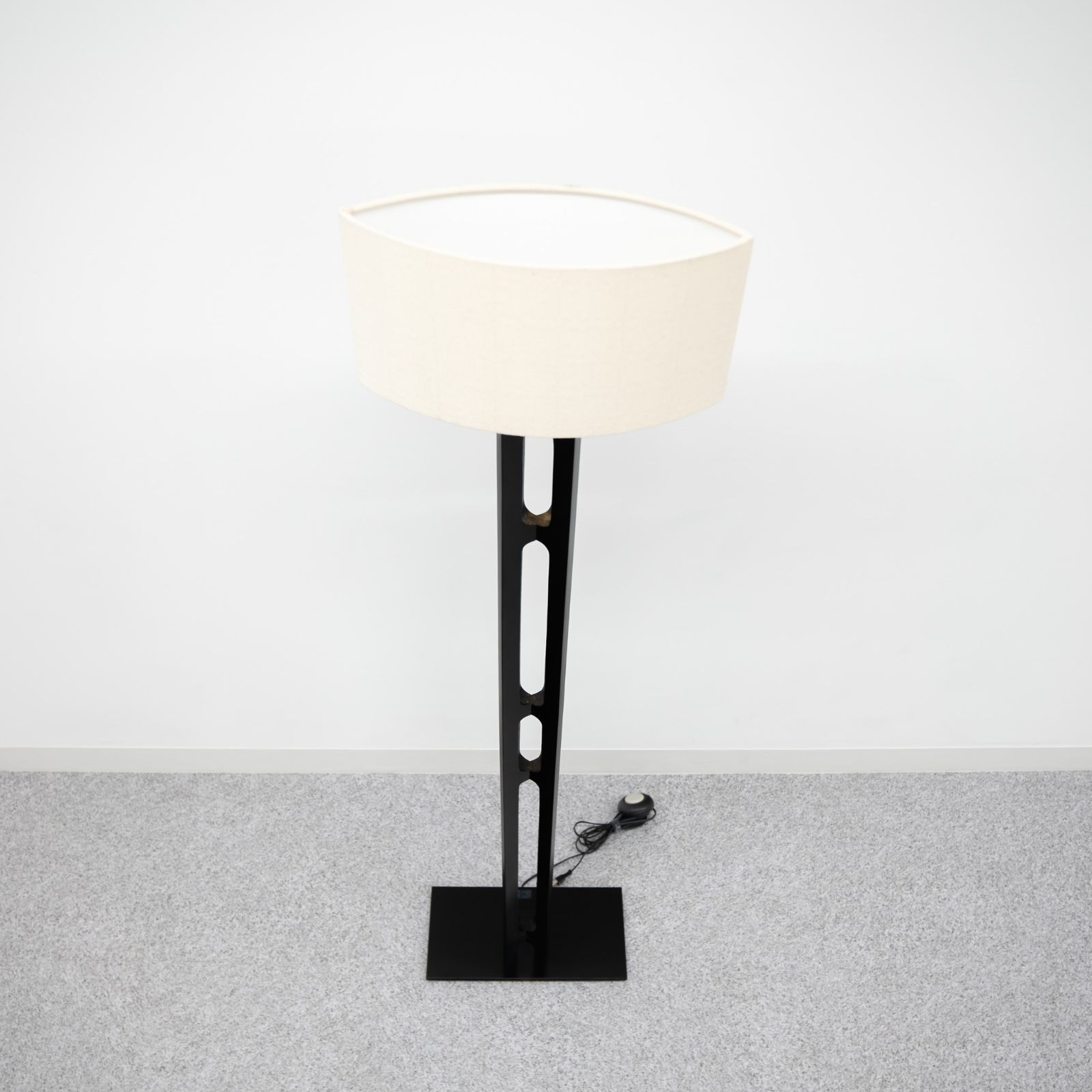 Cassina カトリーヌ・メミ CATHERINE MEMMI 照明 台座のみ 中古品】CATHERINE MEMMI カトリーヌメミ フロア スタンド 照明