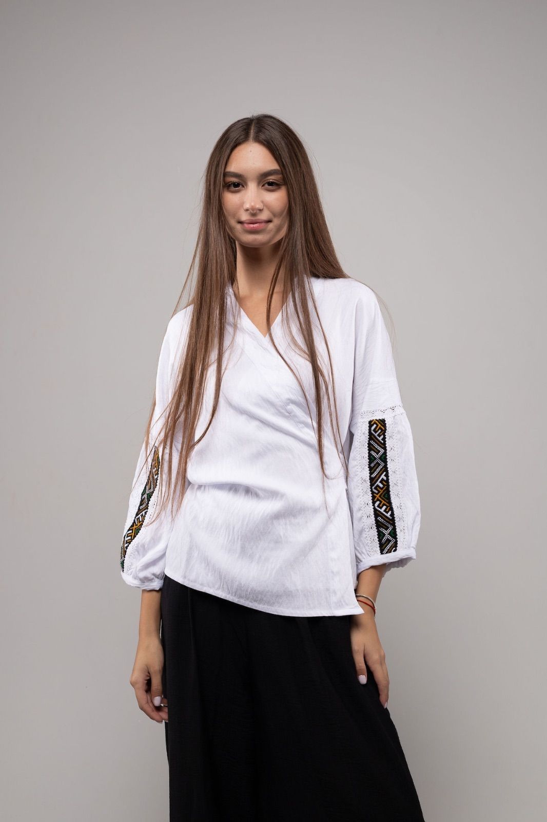 ウクライナ刺繍ヴィシヴァンカ グラージュ ニジンカ 平行縫い 手刺繍 チュニック リボン 麻 レディース フリーサイズ