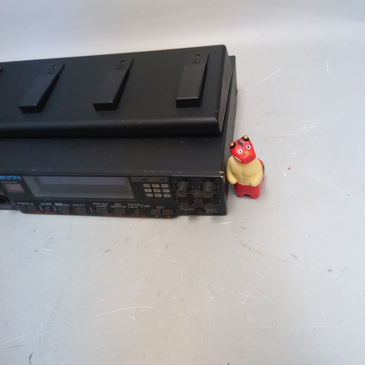 ZOOM 9050 Advanced Guitar Effects Processor フットコントローラー付き ズーム 動作品 z-2286