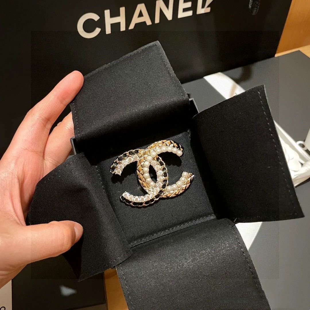 【どんな場面でも素敵♡】 CHANEL 25ss  ブローチ CHANEL - 新品未使用 シャネル ブローチ 扇子 ゴールド CHANEL