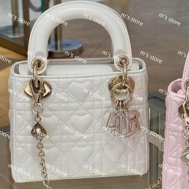 大幅値下げ可愛い❤️Dior ホワイトレザーバッグ、ハラコセール　39,800円 Dior ホワイトレザー ショルダーバッグ - メルカリ