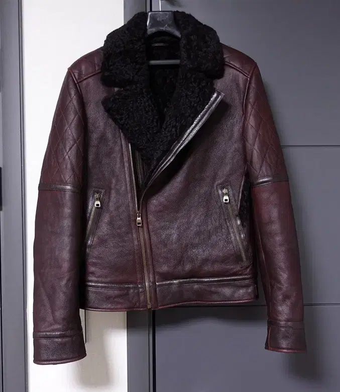 フェラガモ 滑走路 バーガンディー ボアフリース ムートンコート ジャケット