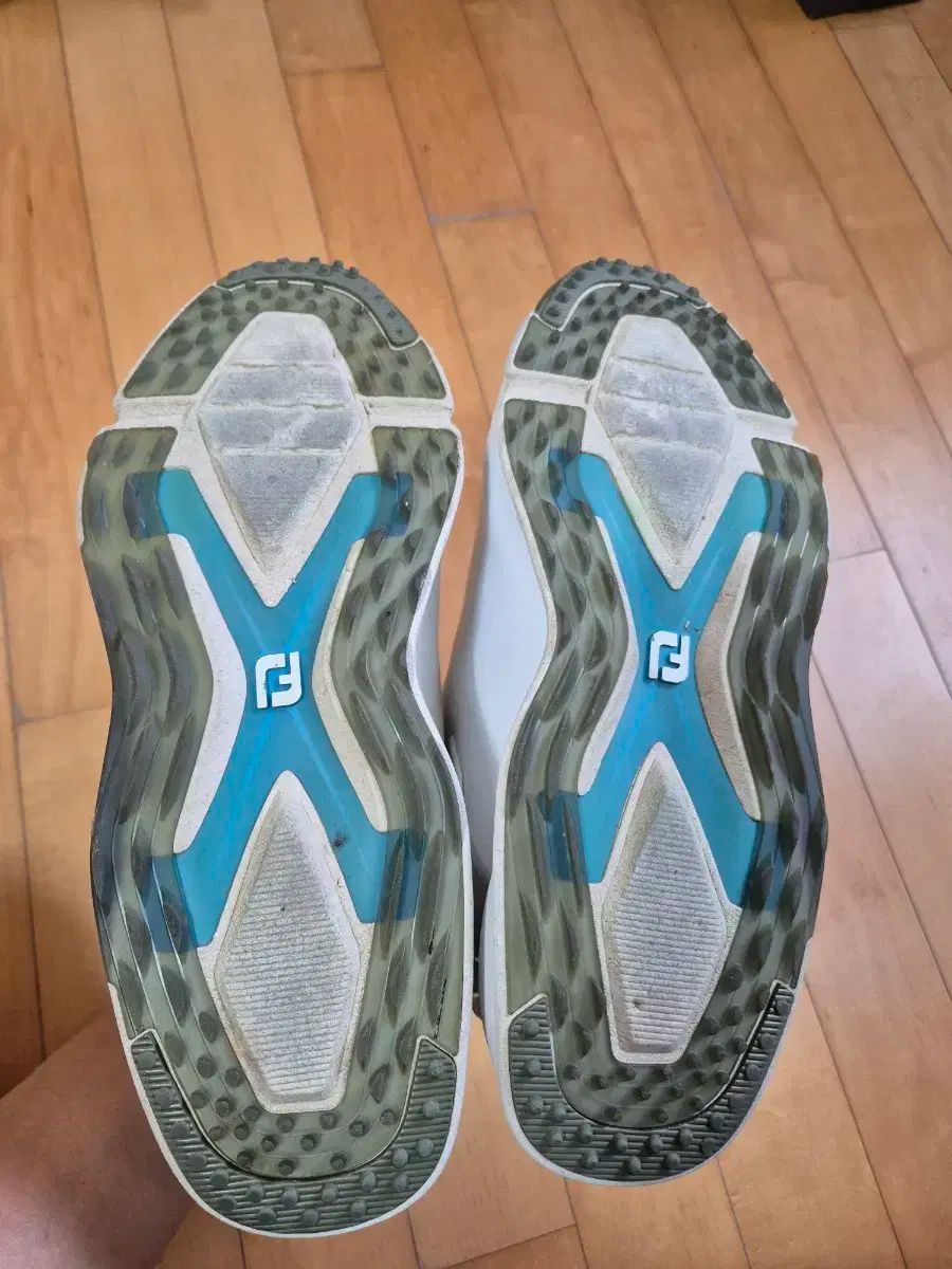 ゴルフシューズ